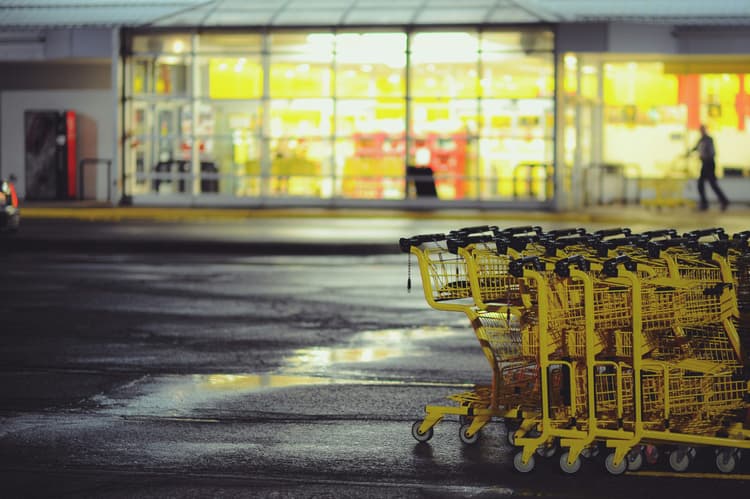 How AI Enhances Personalized Customer Experiences in E-Commerce​
