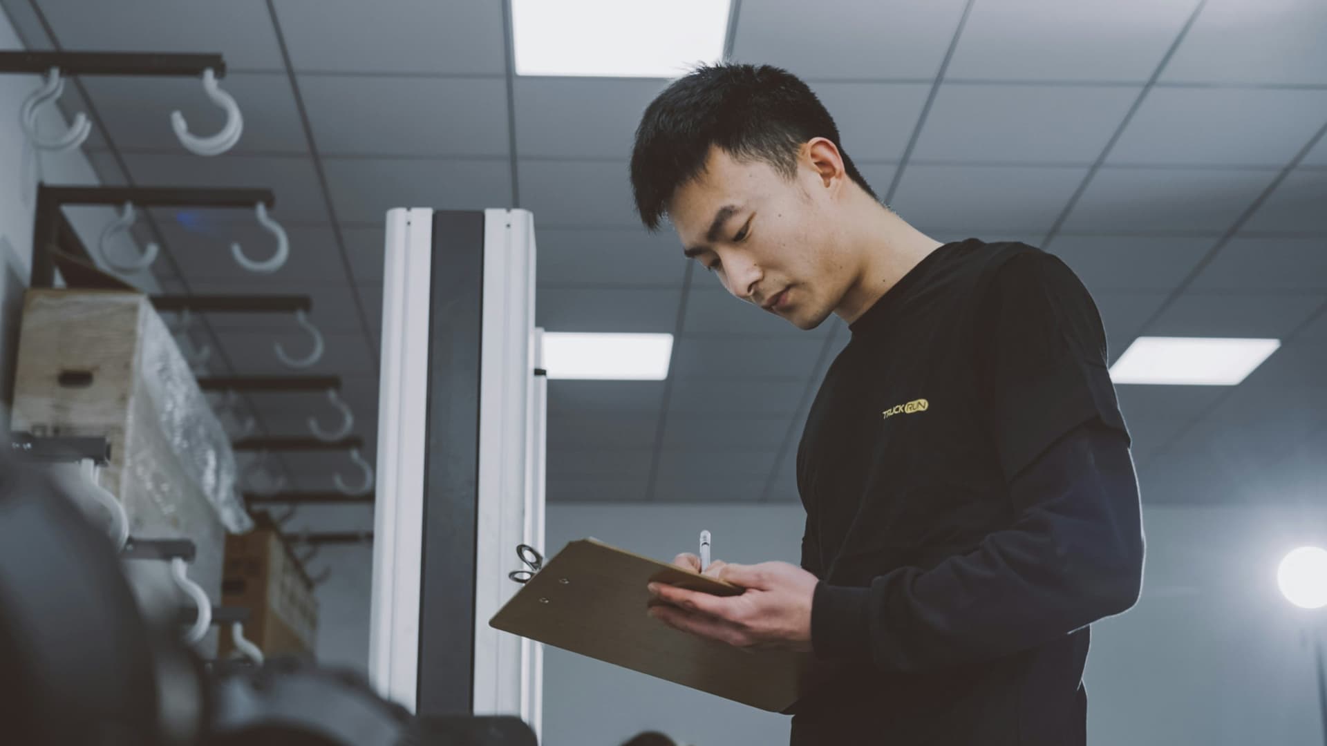 AI-Driven Quality Control in Manufacturing Industries​