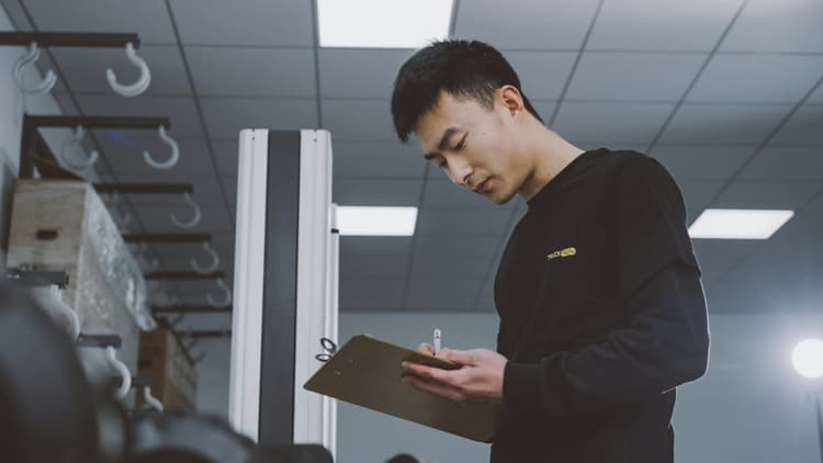 AI-Driven Quality Control in Manufacturing Industries​