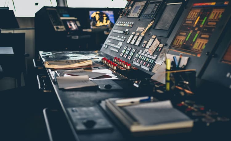 Utilizing AI for Real-Time Business Performance Monitoring​