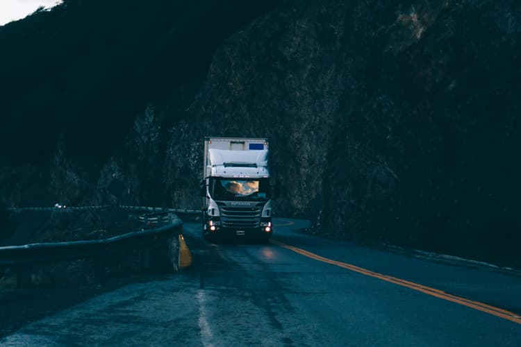 Optimizing Logistics and Delivery Routes with AI Algorithms​