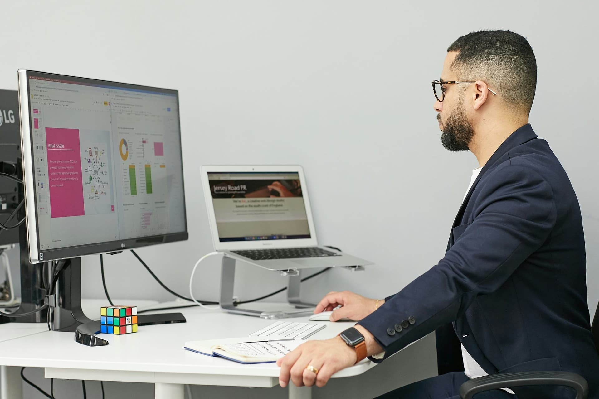 Utilizing AI for Enhanced Employee Performance Evaluations​