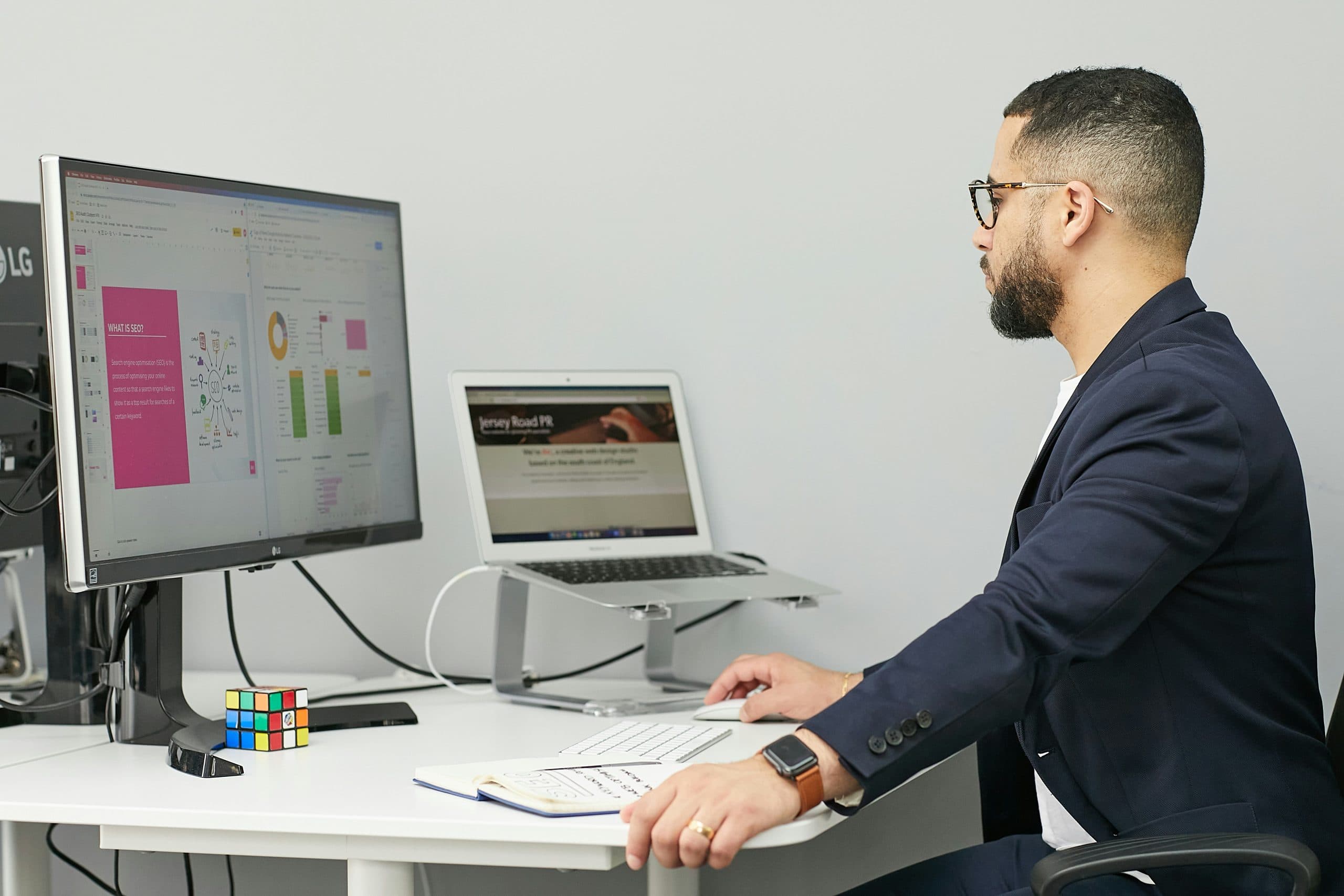Utilizing AI for Enhanced Employee Performance Evaluations​
